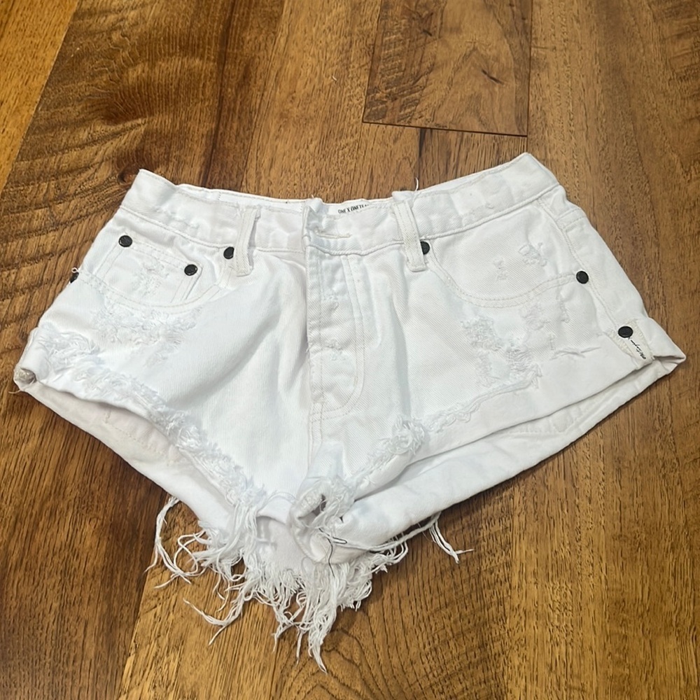 One x Oneteaspoon Woman’s White Ripped Shorts Size 28
